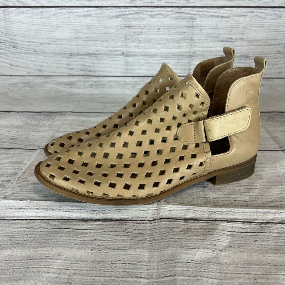 Musse & Cloud Women's Caila Bootie Taupe size 41
